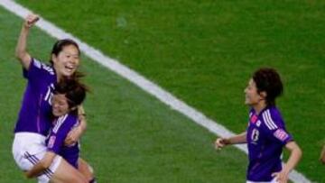 Nahomi Kawasumi celebra el triunfo de Japón