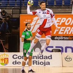 Talant Dujsebaev se lleva al Kielce a Ángel Fernández