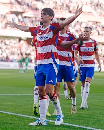 Gonzalo Villar festeja su gol al Racing.