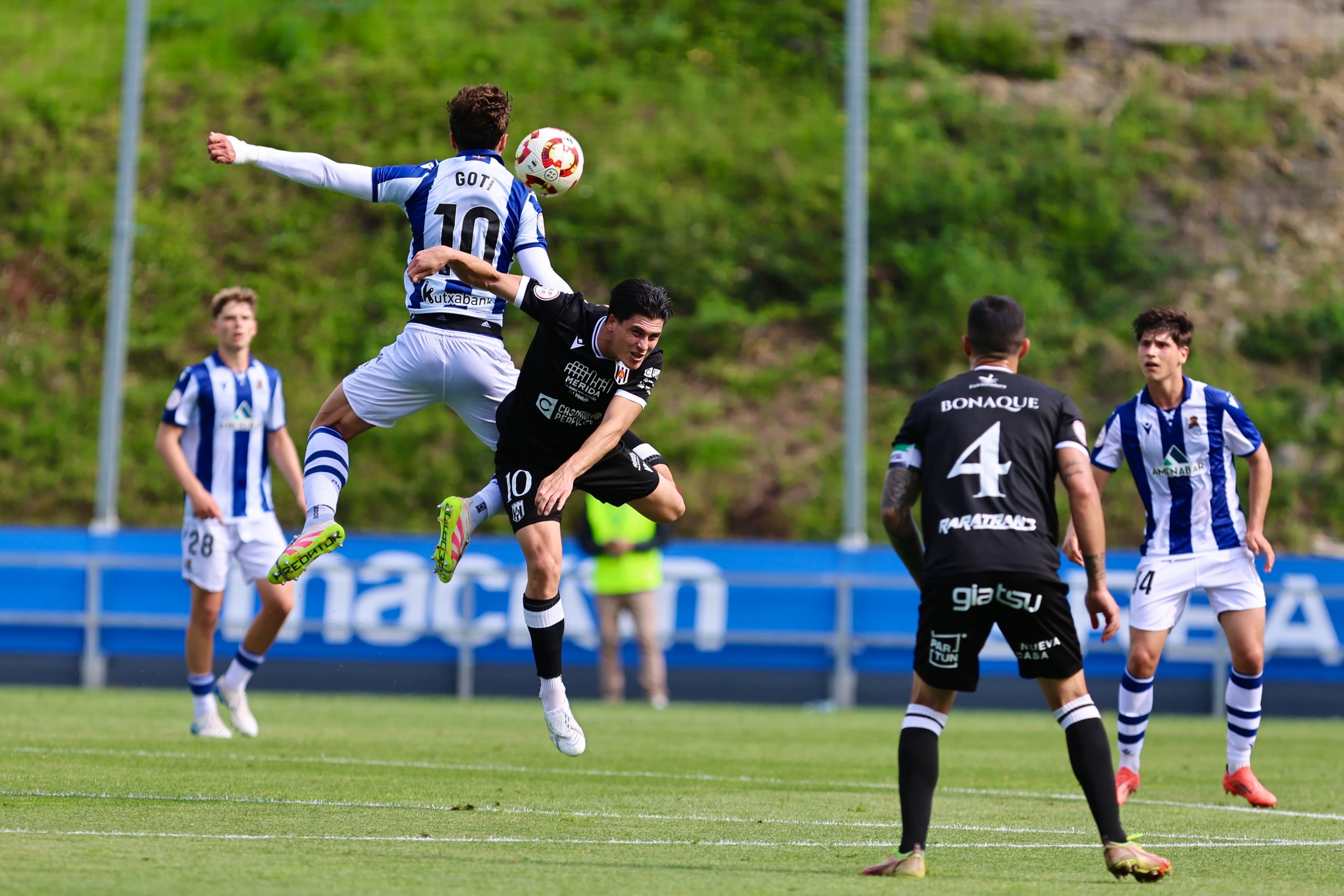La Real Sociedad B supera al Mrida y se jugar el ascenso frente al Nstic