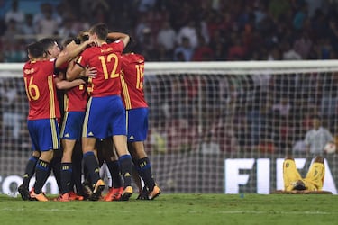 Los jugadores de la selección española celebran el pase a la final.