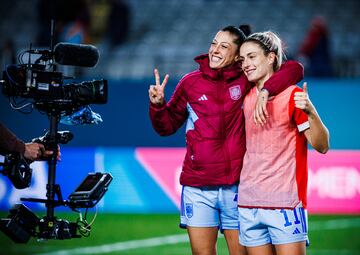 Las jugadoras españolas Jennifer Hermoso y Alexia Putellas celebran el pase a los cuartos de final del Mundial.