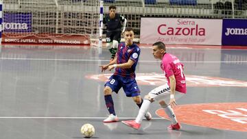 Los jugadores del Levante, durante un partido ante el Viña Albali Valdepeñas.