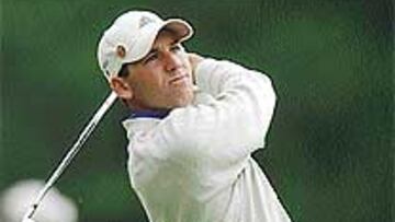 <b>EL NIÑO ENCONTRÓ BUEN TOQUE.</B> García lleva semanas buscando el swing que le devuelva los triunfos. Ayer pateó muy bien, y sólo le falló el drive.