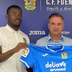 El Fuenlabrada presenta a dos caras nuevas