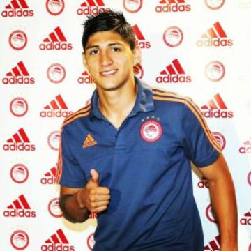 Alan Pulido no fue convocado por el técnico del Olympiacos en la primer jornada de la Champions League.