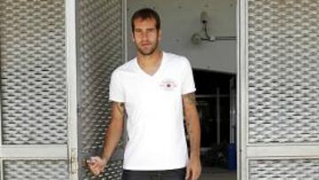 <b>EL BALUARTE. </b>Albert Lopo en una imagen tomada ayer tras terminar el entrenamiento del Getafe.