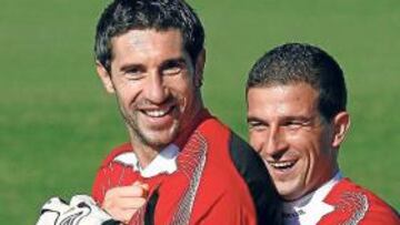 <b>BUEN ROLLO. </b>Varas abraza a Dragutinovic en el entrenamiento.