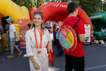 AS celebró la última etapa de La Vuelta 2024 con varias actividades en la ‘fan zone’. El público pudo montarse en un looping o participar en una competición de bicicletas estáticas y  poner a prueba sus conocimientos sobre La Vuelta con un juego de preguntas.