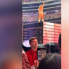 Security guard at Taylor Swift concert fired for asking fan to take photos