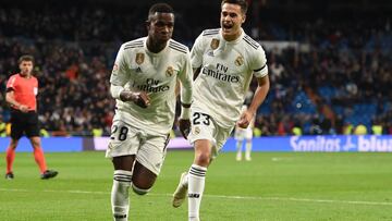 Vinicius y Reguil&oacute;n corren a celebrar un gol del Madrid ante el Legan&eacute;s