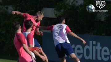 La plantilla del Rayo vuelve a entrenar tras salir del ERTE