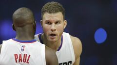 PBX01. Los Angeles (United States), 30/10/2016.- Los Angeles Clippers Blake Griffin (R) and Chris Paul (L) confer in early action of the Clippers&#039; game against the Utah Jazz in Los Angeles, California, USA, 30 October 2016. (Baloncesto, Estados Unidos) EFE/EPA/PAUL BUCK