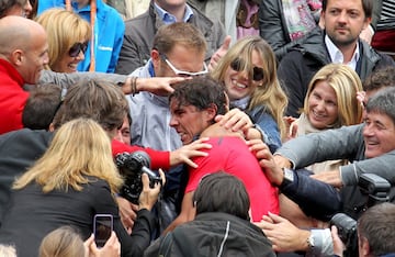 Rafael Nadal celebrates after winning the men's singles final match against Novak Djokovic at the French Open in 2012.