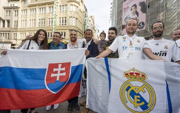 La afición del Real Madrid disfruta de Dortmund