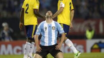 Higuaín vio la roja con Argentina y está de vacaciones.
