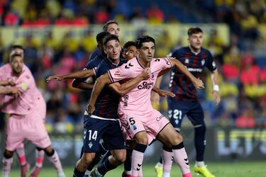 El lateral certificó la victoria de Las Palmas con un gran gol desde fuera del área. Un zurdazo que se alojó pegadito al palo de la portería defendida por Jonmi. Su segundo gol del curso.