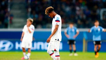 Soccer Football - FIFA U20 World Cup Argentina 2023 - Quarter Final - United States v Uruguay - Estadio Unico Madre de Ciudades, Santiago del Estero, Argentina - June 4, 2023 Joshua Wynder of the U.S. looks dejected after scoring an own goal and Uruguay second goal REUTERS/Matias Baglietto