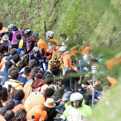 Un pasillo humano en el desenlace de la Itzulia