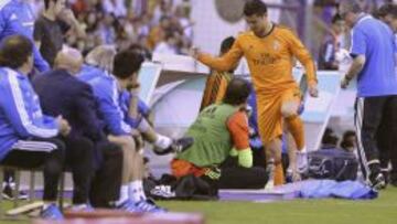Cristiano Ronaldo, en el momento de retirarse lesionado.