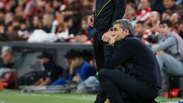 BILBAO, 26/01/2025.-El entrenador del Athletic Club Ernesto Valverde, durante el partido de la jornada 21 de LaLiga entre el Athletic Club y el Leganés, este domingo en el estadio de San Mamés en Bilbao.-EFE/ Miguel Toña