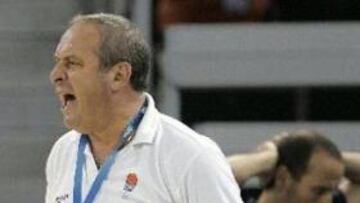 <b>CONCENTRACIÓN.</b> Zvi Sherf no quiere que su equipo pierda la concentración por jugar ante la actual selección campeona del mundo.