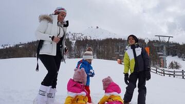 Georgina cumple con la tradici車n y disfruta de un d赤a de nieve junto a sus hijos