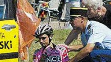 <b>MALA SUERTE.</b> Ángel Vicioso se cayó a falta de cinco kilómetros para meta.