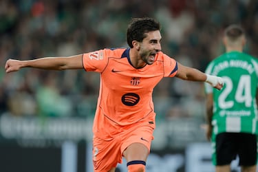 El jugador del Barcelona, Ferran Torres, celebra el 1-2 al Betis. 