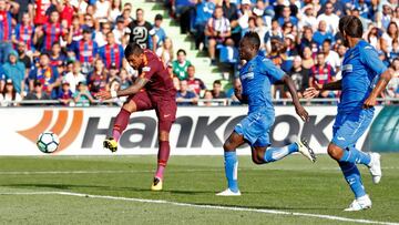 Soccer Football - Santander La Liga - Getafe CF vs FC Barcelona - Coliseum Alfonso Perez, Getafe, Spain - September 16, 2017 Barcelona's Paulinho scores their second goal REUTERS/Paul Hanna