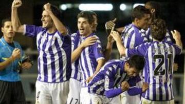 <b>VICTORIA BALSÁMICA. </b>Los jugadores del Valladolid celebraron el gol de la victoria con rabia después del gran trabajo realizado por el equipo en la segunda parte.
