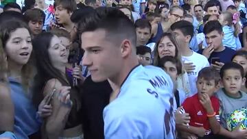 El gesto de Santi Mina con su abuela que derritió el corazón de la afición del Celta