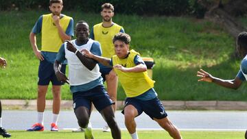 Dion Lopy y Nico Melamed durante un entrenamiento de la UD Almería.