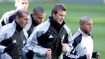 MADRID, SPAIN - FEBRUARY 21: David Beckham (C) warms up with teammates Zinedine Zidane (L) and Roberto Carlos during a Real Madrid training session at the Santiago Bernabeu on February 21, 2005 in Madrid, Spain. Beckham's wife Victoria gave birth to a baby boy named Cruz on February 20. (Photo by Denis Doyle/Getty Images)