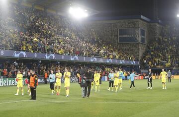 Los jugadores del Villarreal tras terminar el encuentro.