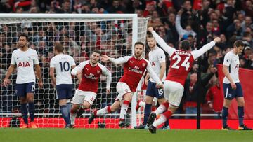 El Arsenal no da opci車n al Tottenham y se lleva el derbi
