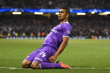 Con el Real Madrid, Casemiro vivió la época más dorada del club, en la que consiguió 3 Champions seguidas, siendo en todas ellas titular y, además, marcó el segundo gol de la final de 2017 contra la Juventus, un potente disparo desde fuera del área que se coló pegado al palo derecho de Buffon.