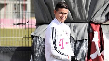 Está de vuelta: James vuelve a hacer práctica de fútbol