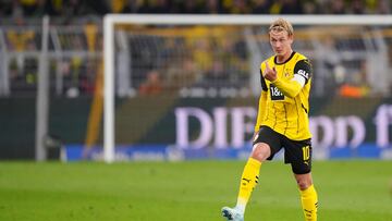 Dortmund's German midfielder #10 Julian Brandt gestures with the ball during the German first division Bundesliga football match between BVB Borussia Dortmund and 1 FC Heidenheim in Dortmund, western Germany on September 13, 2024. (Photo by Pau BARRENA / AFP) / DFL REGULATIONS PROHIBIT ANY USE OF PHOTOGRAPHS AS IMAGE SEQUENCES AND/OR QUASI-VIDEO