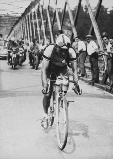 Stan Ockers, campeón del mundo en 1955 y bronce en 1953 entre otros logros, falleció el 1 de octubre de 1956 tras de una caída en los Seis Días de Amberes.