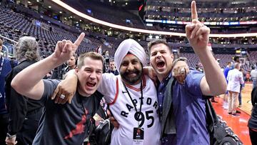 El hombre del turbante que ve todos los partidos de los Raptors