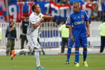 Óscar Hernández celebra su gol contra Universidad de Chile.