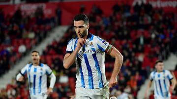 Mikel Merino explica que su polémico gesto no fue a la grada