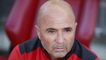 MADRID, SPAIN - MARCH 19: Head coach Jorge Sampaoli of Sevilla FC looks on sitted on the bench prior to start the La Liga match between Club Atletico de Madrid and Sevilla FC at Vicente Calderon stadium on March 19, 2017 in Madrid, Spain. (Photo by Gonzalo Arroyo Moreno/Getty Images)