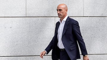 Rubiales tiene previsto volver el 6 de abril y se pone “a plena disposición” de la jueza