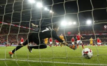 Gareth Bale anotó el gol 4-0 de penalti para Gales frente a Moldavia