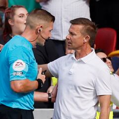 Leeds United es humillado por el Brentford y entra en una dura crisis