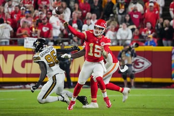 Kansas City Chiefs quarterback Patrick Mahomes (15) throws a pass against the New Orleans Saints.