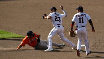 MINNEAPOLIS, MN - MAY 12: Jose Siri #26 of the Houston Astros is out at second base as Royce Lewis #23 of the Minnesota Twins turns a double play while Jorge Polanco #11 looks on in the sixth inning of game two of a doubleheader at Target Field on May 12, 2022 in Minneapolis, Minnesota. The Astros defeated the Twins 5-0. David Berding/Getty Images/AFP
== FOR NEWSPAPERS, INTERNET, TELCOS & TELEVISION USE ONLY ==