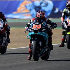 Maverick pierde la pole al pisar lo verde y la hereda Quartararo